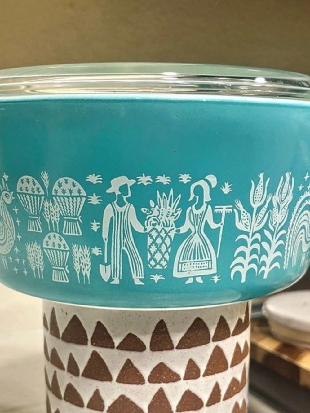 Pyrex Amish Butterprint Blue & White Covered Casserole Dish